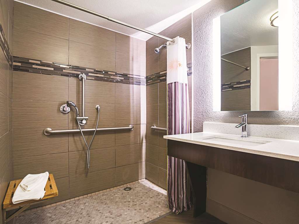 La Quinta Inn & Suites by Wyndham Dallas Plano West - photo 27
