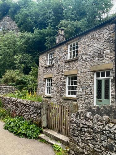Torside Holiday Cottage — 4-Star Luxury Hotel in Hope Valley, United Kingdom