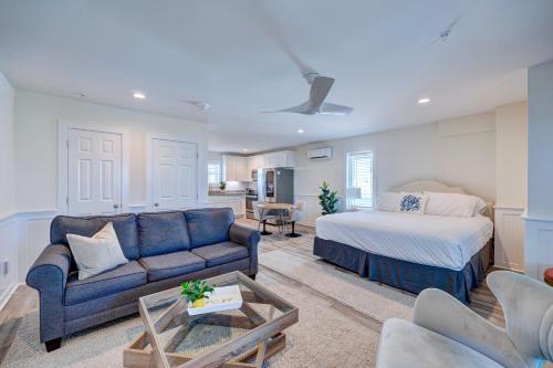 Adjacent 3rd Floor Trio 301 King 302 Queen & 303 Queen — 4-Star Luxury Hotel in Santa Cruz, United States