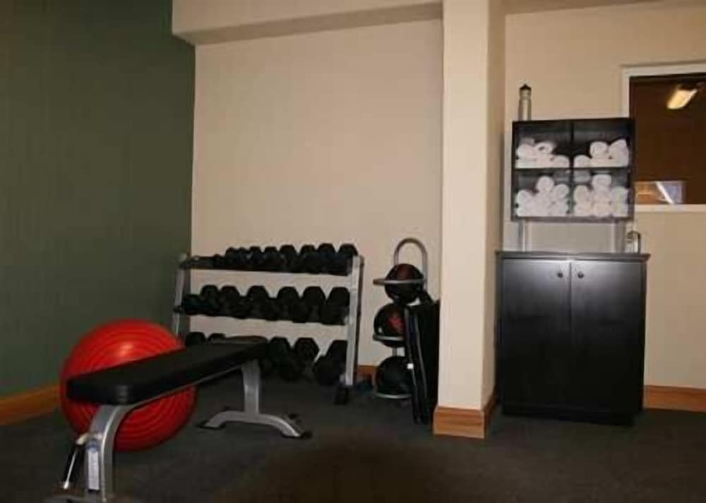 Hampton Inn Garden City - photo 21