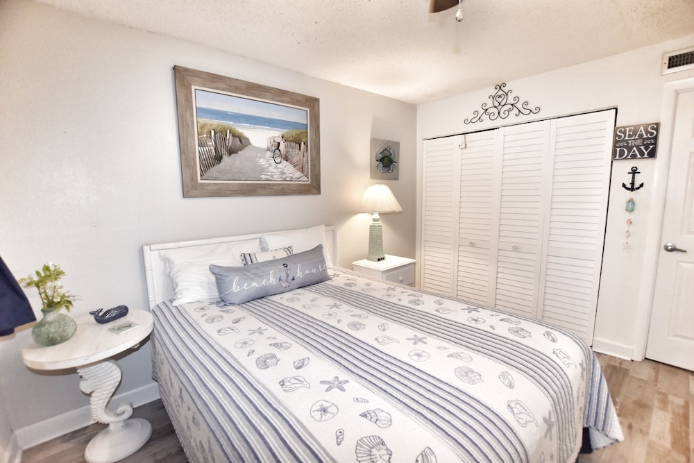 0602 Waters Edge Resort Studio Bedroom Condo by RedAwning - photo 8