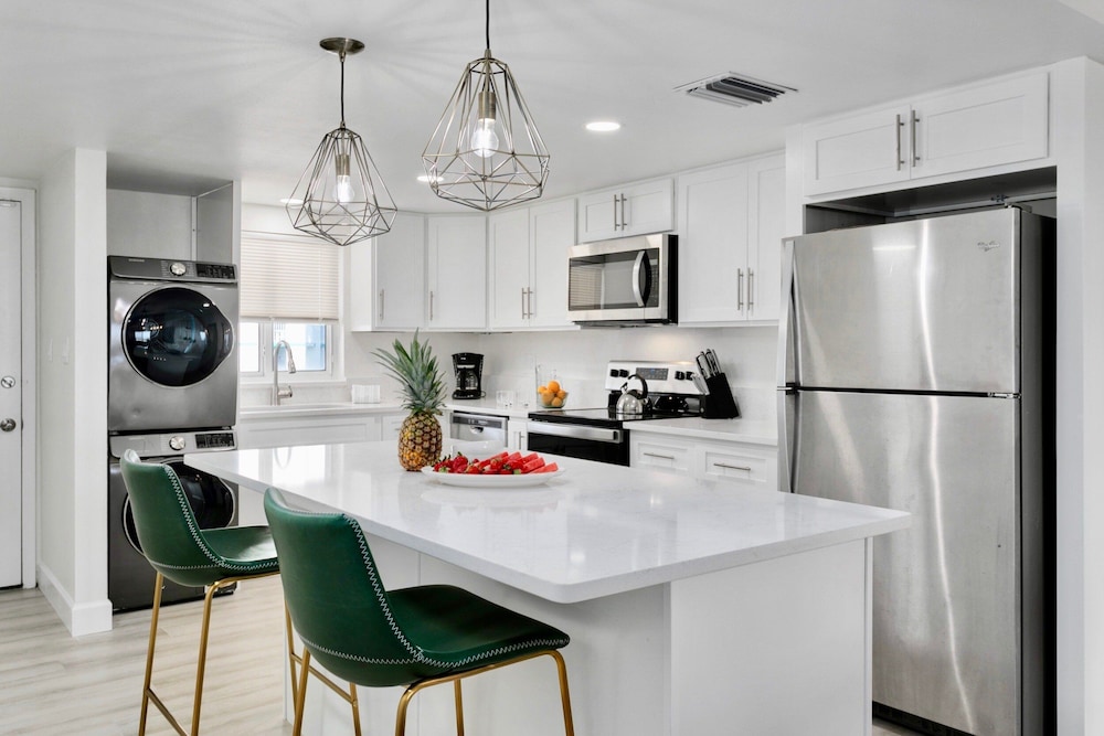 Cocoa Beach Towers by Happy Palm Stays - photo 16