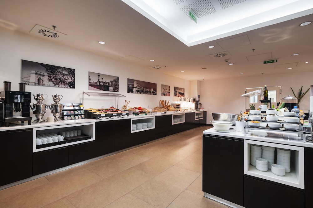 מזון ומשקאות