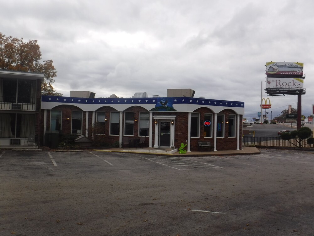 Colonial Mountain Inn - photo 40