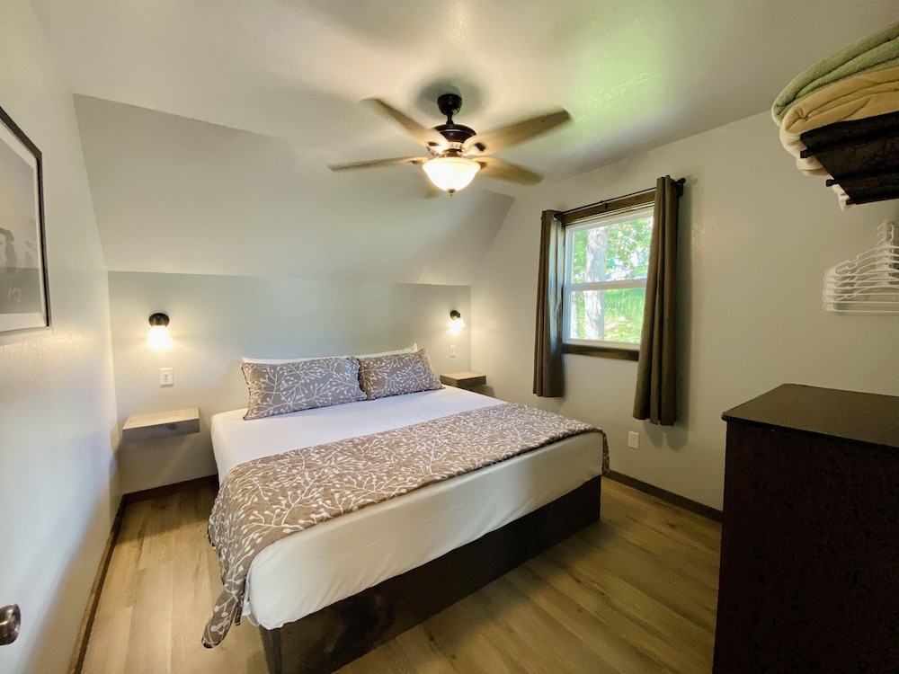 Calm Waters Cabin Resort - photo 24