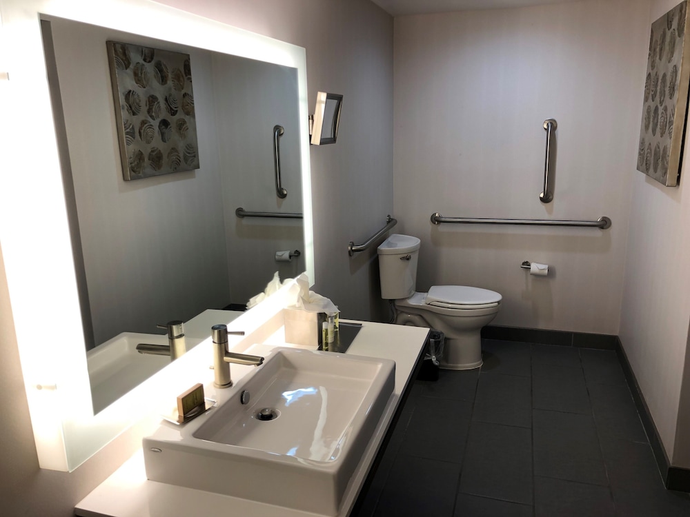 DoubleTree by Hilton Omaha Southwest - photo 19