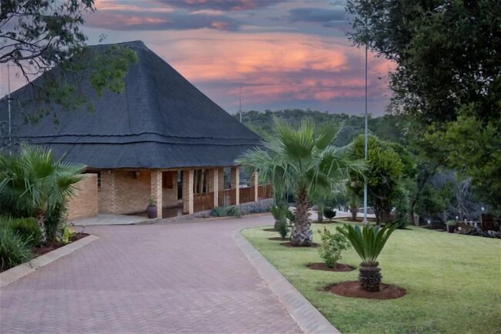 Lichenry Bush Lodge — 4-Star Luxury Hotel in Mokopane, South Africa