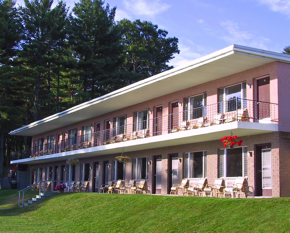 Half Moon Motel & Cottages - photo 62