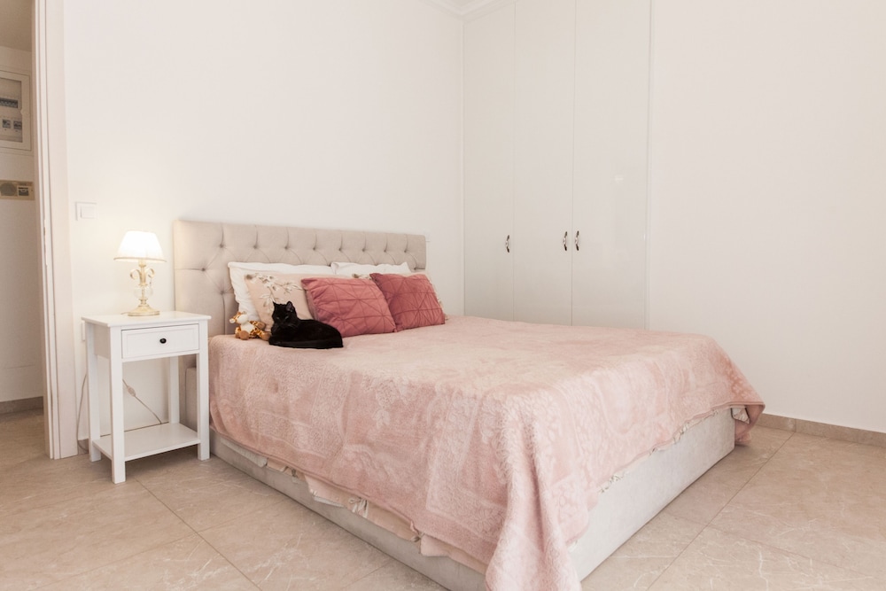 Luxury 1 Bedroom Apartment by the Sea in Athens — 4-Star Luxury Hotel in Palaio Faliro, Greece
