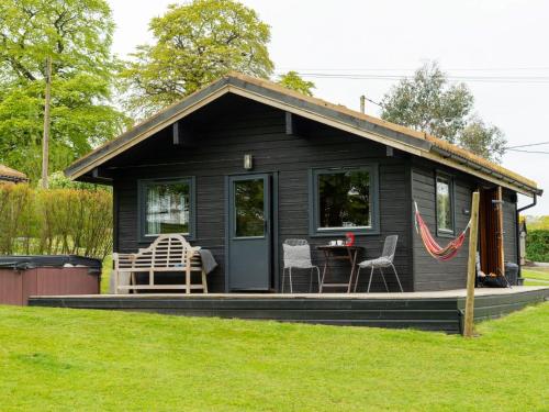 Chalet Lodge 4 Hot Tub Lodge by Interhome — 4-Star Luxury Hotel in Launceston, United Kingdom