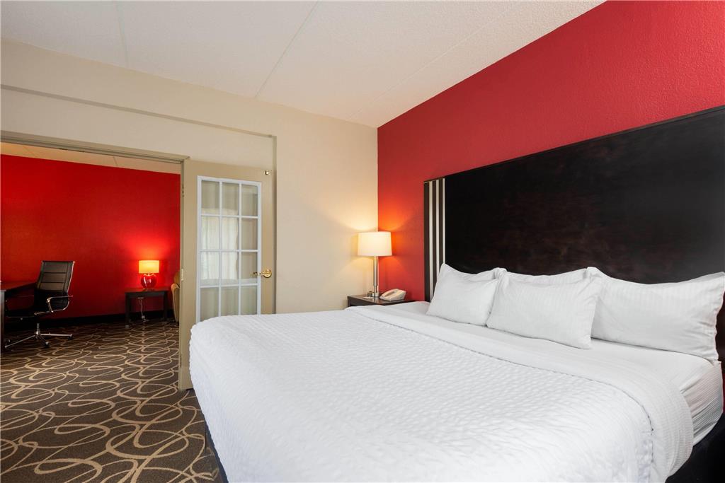 La Quinta Inn & Suites Summersville New River National Park - photo 18