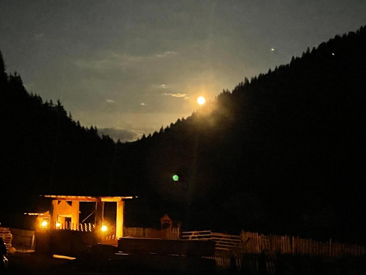 Barlogul Ursului Bilbor - carbon neutral hotel in Bilbor