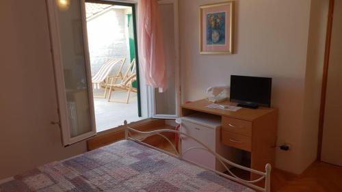 Room in Bol with terrace air conditioning WiFi washing machine 3416 6 in Bol, Croatia