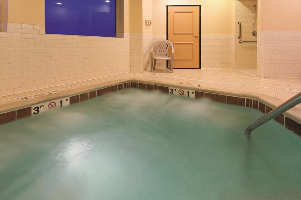 La Quinta Inn & Suites by Wyndham Butte - photo 12