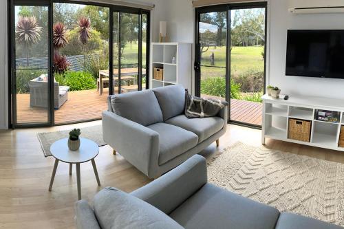 Fairways 1 — 4-Star Luxury Hotel in Coles Bay, Australia