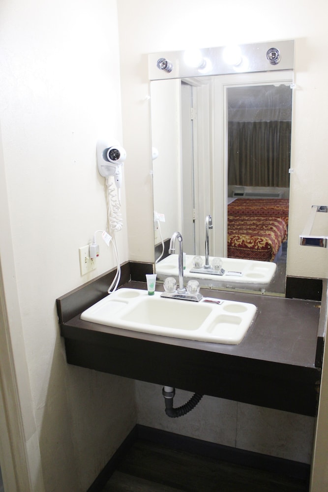 Huntington Inn - photo 17
