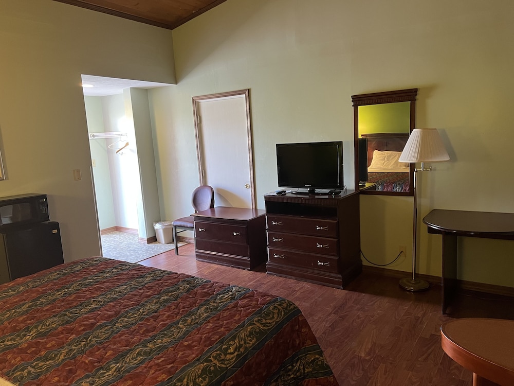 Town & Country Motel - photo 4