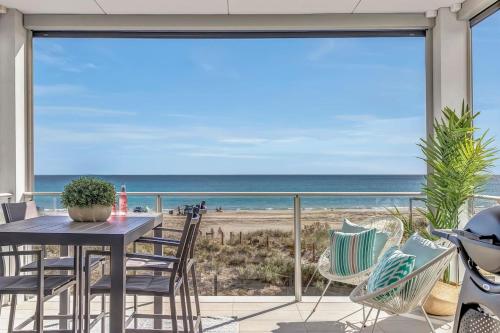 Hamptons inspired Waterfront Living on Moana Beach — 4-Star Luxury Hotel in Adelaide, Australia
