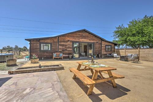 Stunning Wine Country Gem With Hot Tub Patio — hotel in Sonoma