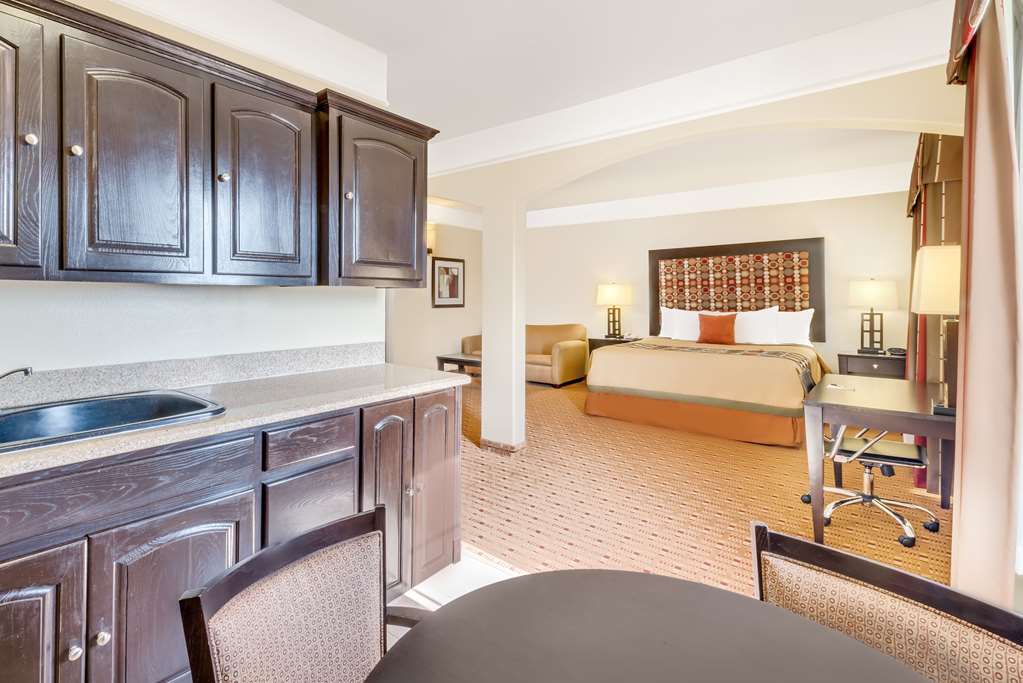 Super 8 by Wyndham Hidalgo McAllen Area - photo 13