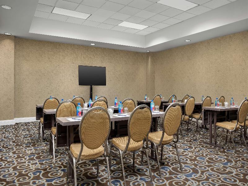 DoubleTree by Hilton Chicago O'Hare Airport Rosemont - photo 16