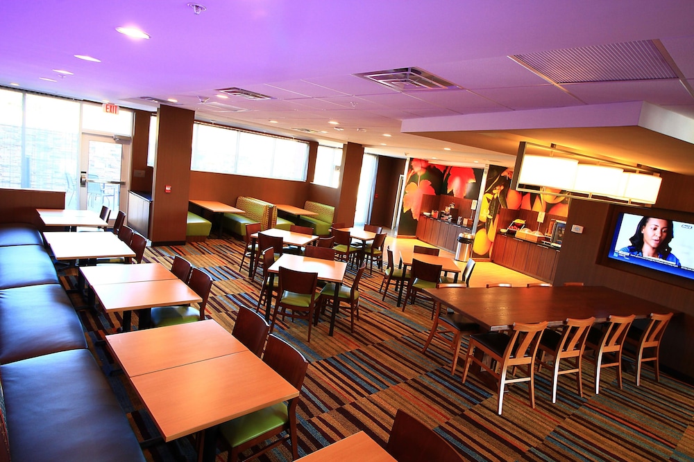 Fairfield Inn & Suites by Marriott London - photo 32