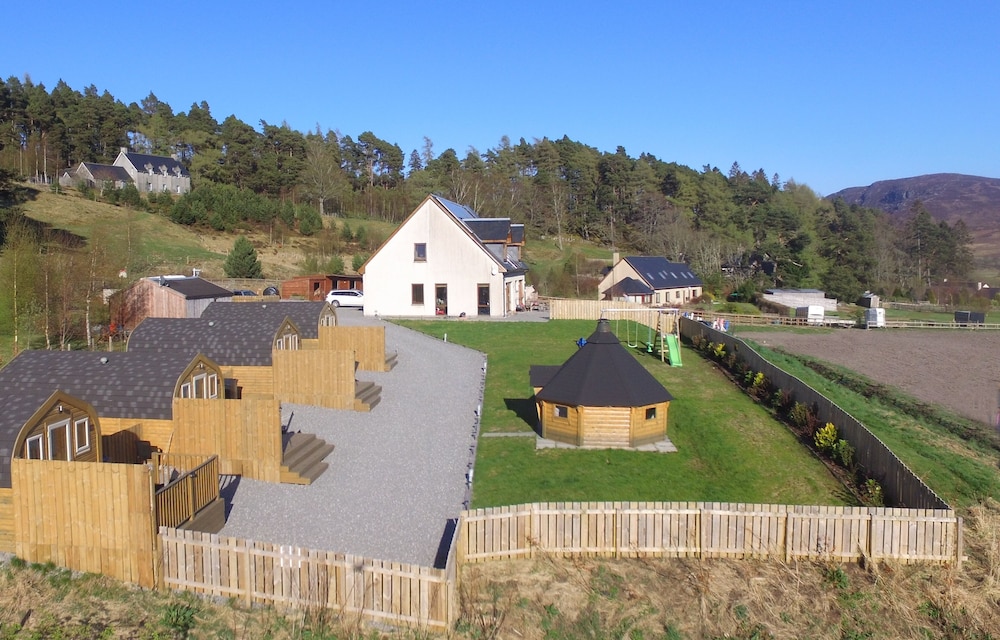 Tigh an Each B&B & Laggan Glamping — 4-Star Luxury Hotel in Newtonmore, United Kingdom