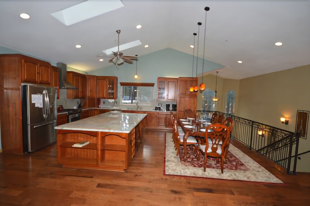 1357 Gilmore Lake — South Lake Tahoe