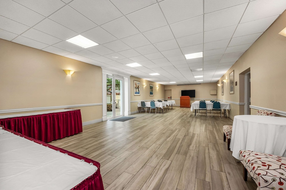 Comfort Inn Oceanside Deerfield Beach - photo 64