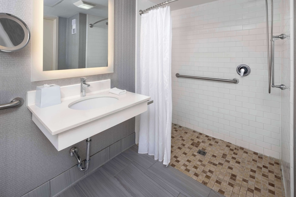 DoubleTree by Hilton Manhattan KS - photo 25