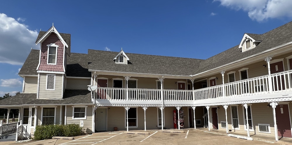 Victorian Inn - photo 15