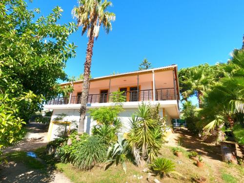Caparica V4 House with garden in Lazarim Caparica — 4-Star Luxury Hotel in Almada, Portugal