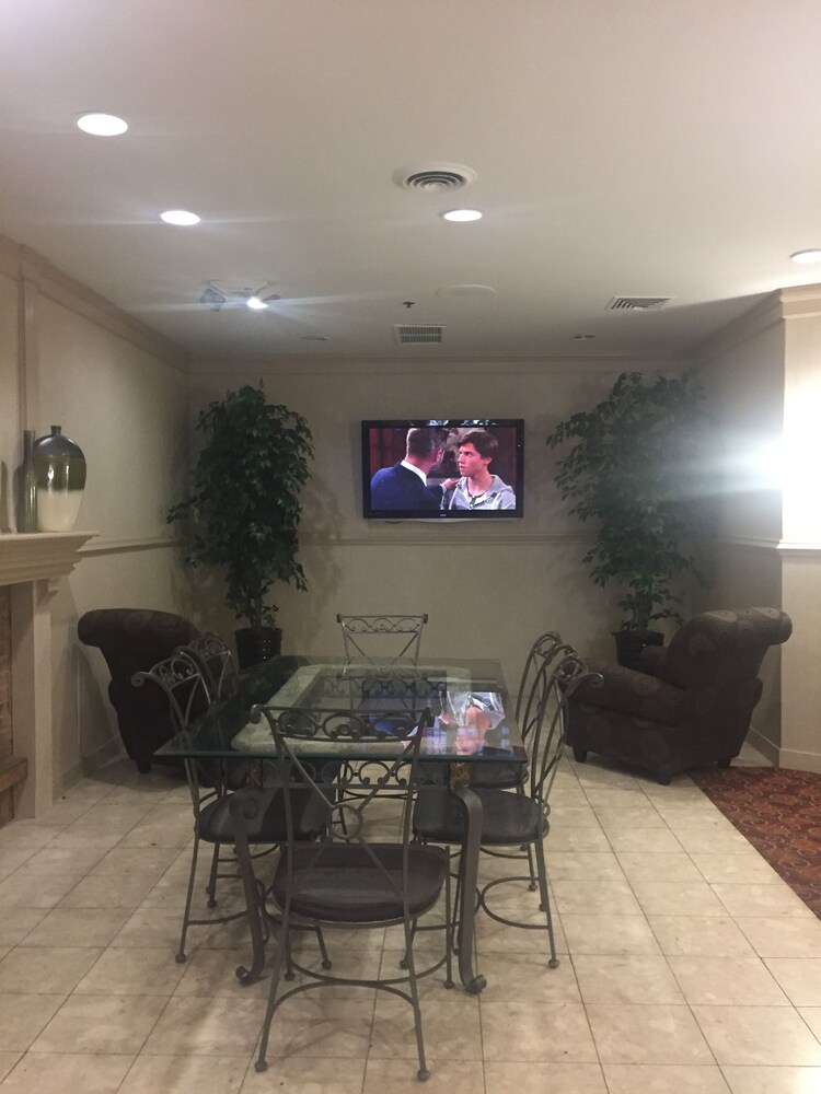 Breckinridge Inn - photo 8