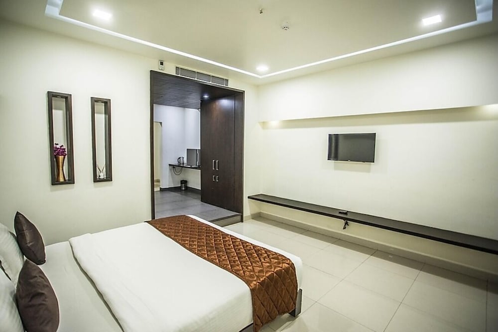 Clover A Rivido Hotel Jigani — Anekal