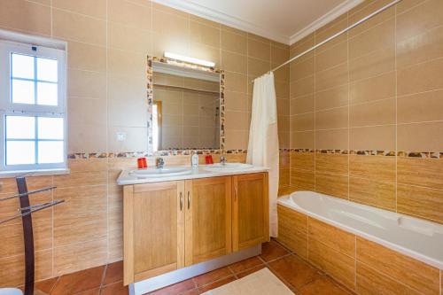 Villa da Horta — 4-Star Luxury Hotel in Alcantarilha, Portugal