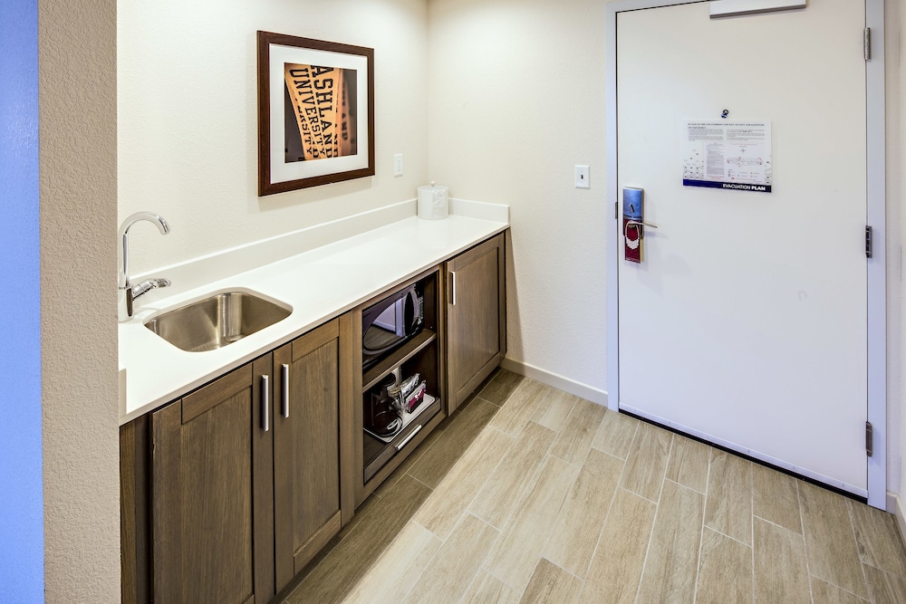 Hampton Inn & Suites Ashland - photo 8