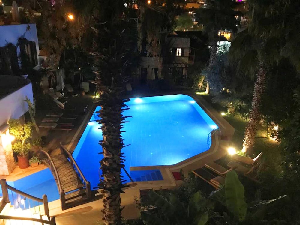 House With Private Pool and Garden 4 min to Beach — 4-Star Luxury Hotel in Kas, Turkey