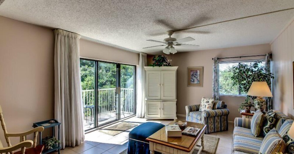 2034 Beachwood - photo 2