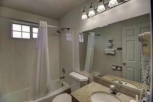 Days Inn by Wyndham Lolo Missoula Area - photo 22