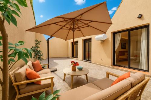 Cosy Patio sunny 2BR new building near oasis train station — 4-Star Luxury Hotel in Casablanca, Morocco