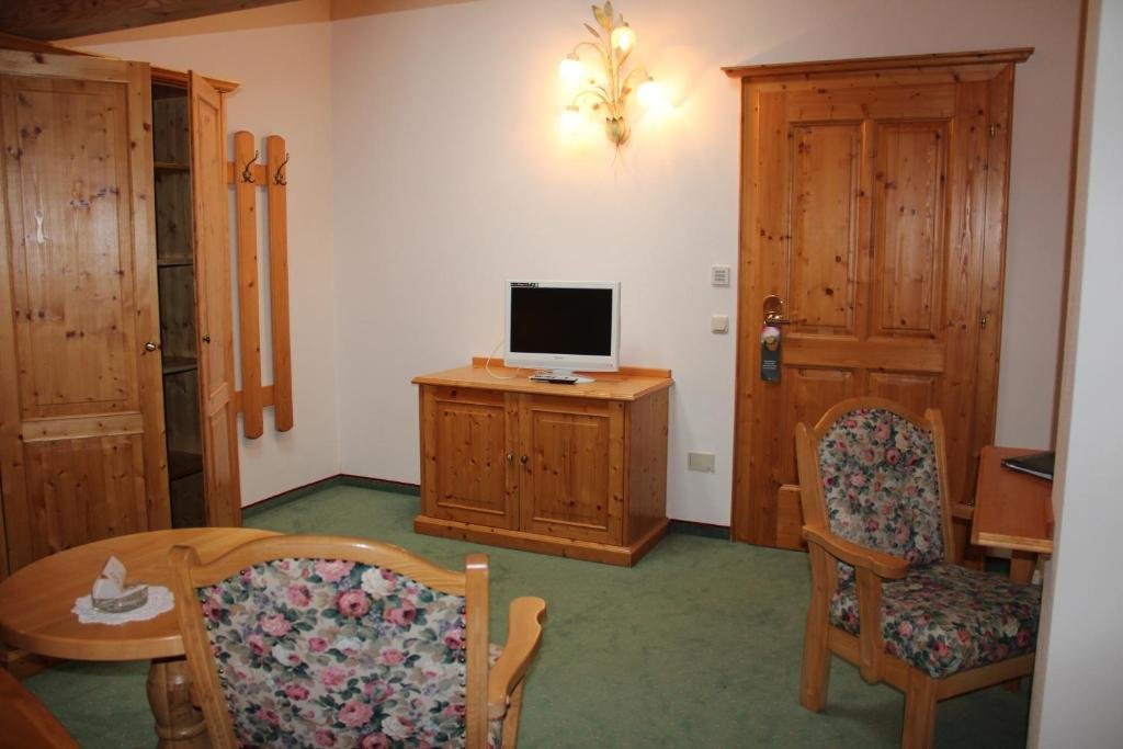 Hotel Restaurant Winklerhof — hotel in Holzgau