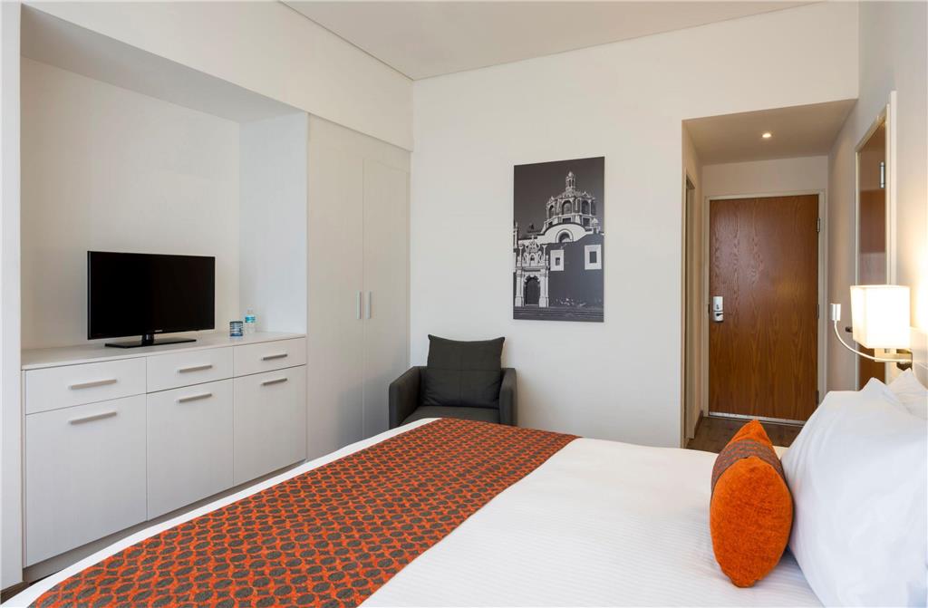 Suite bedroom king and double