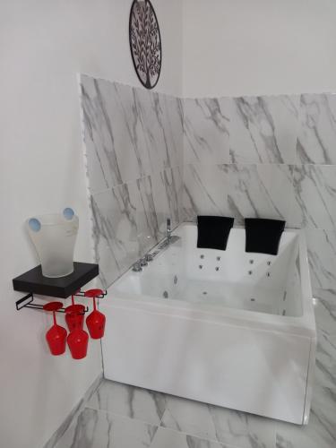 Jacuzzi Suite King — 4-Star Luxury Hotel in Marsala, Italy