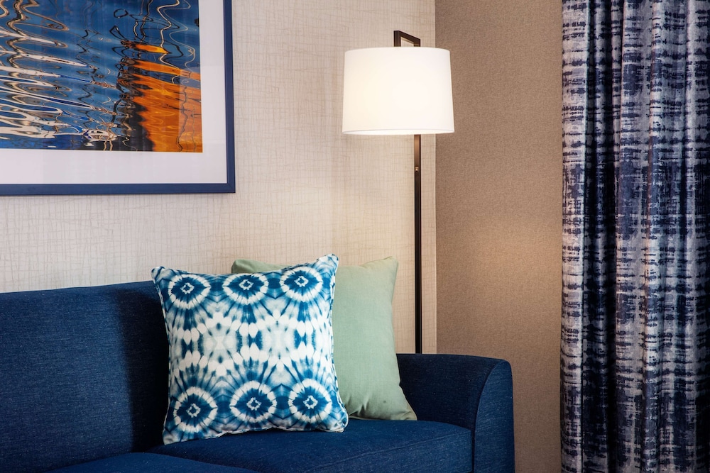 Hampton Inn Boston Seaport District - photo 12
