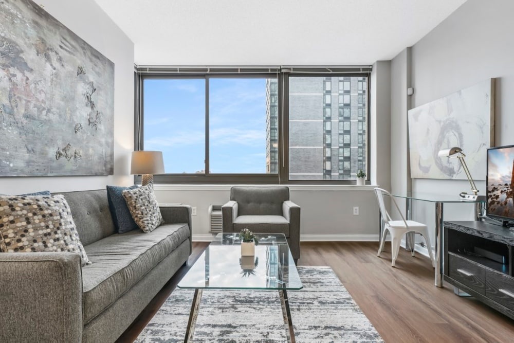 Bluebird Suites near PATH — 4-Star Luxury Hotel in Jersey City, United States