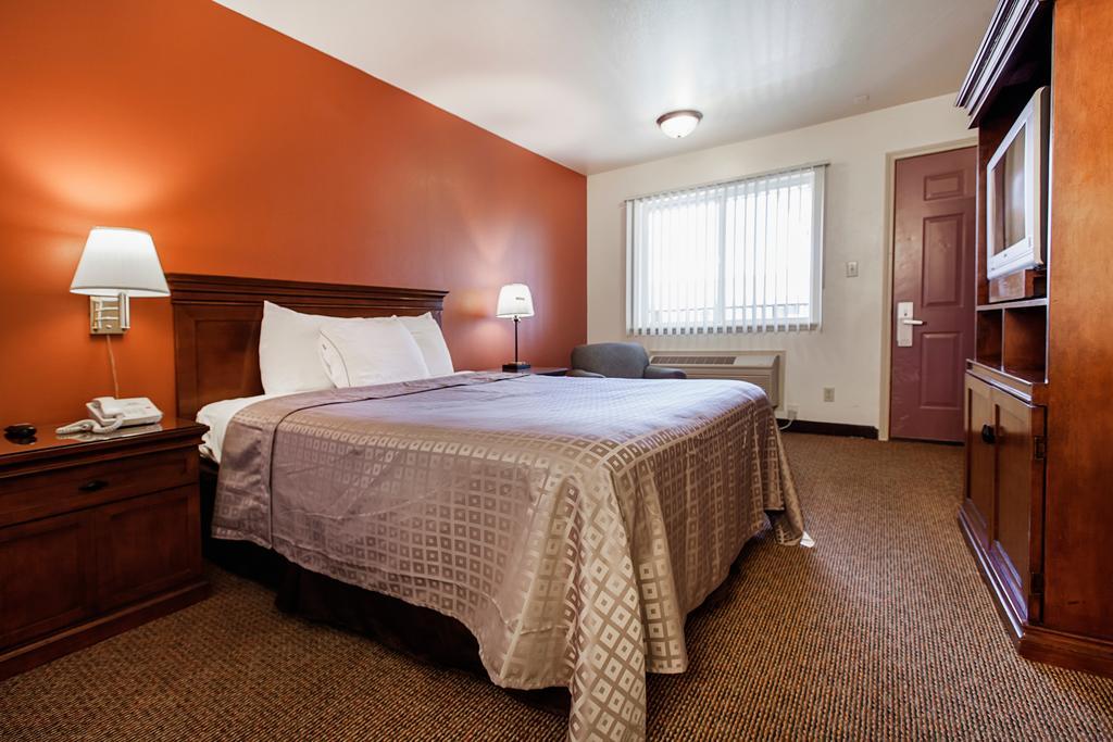 Americas Best Value Airport Inn - photo 7