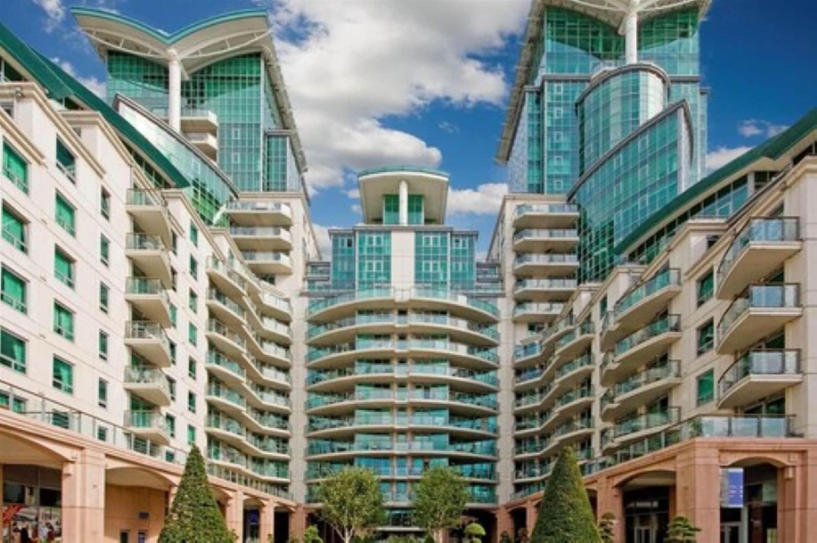 Sublime St. George Wharf Apt. In Vauxhall — 4-Star Luxury Hotel in London, United Kingdom