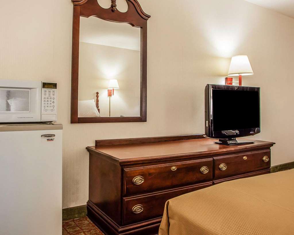 Econo Lodge Douglassville Pottstown - photo 26