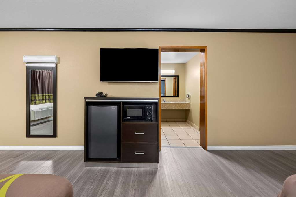 Super 8 by Wyndham Crescent City - photo 18