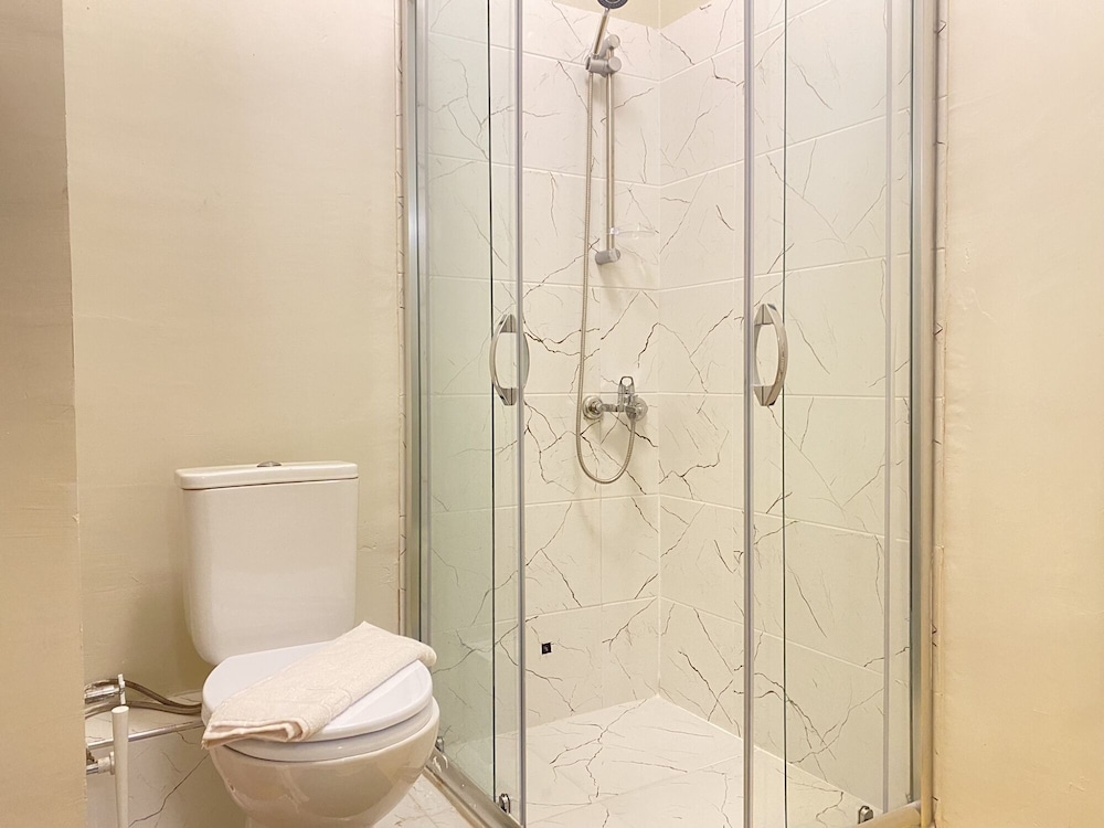 Chic Spacious Flat Near Istiklal Avenue in Beyoglu — 4-Star Luxury Hotel in Istanbul, Turkey